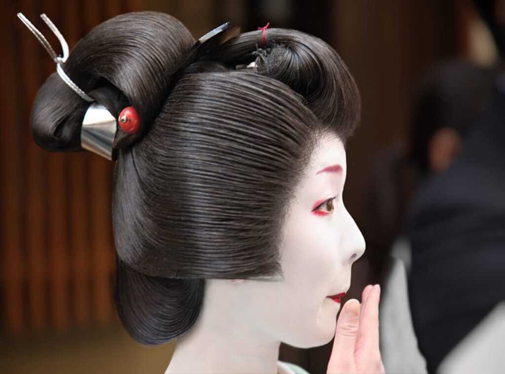 makeup history evolution